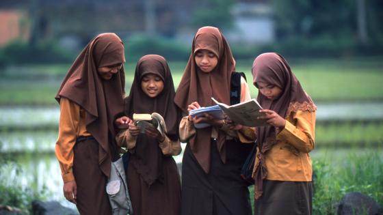 Indonesian schoolchildren reading books